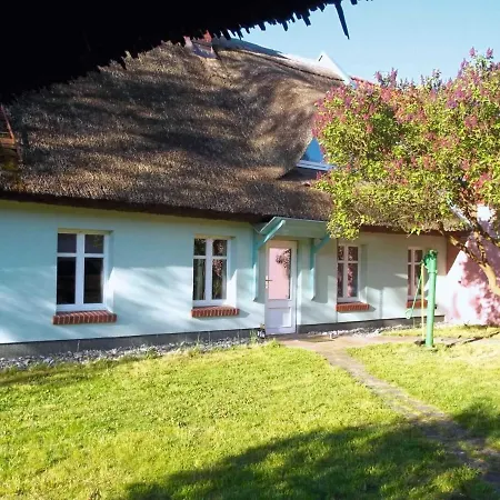Reetgedecktes Ferienhaus بيت للعطل *