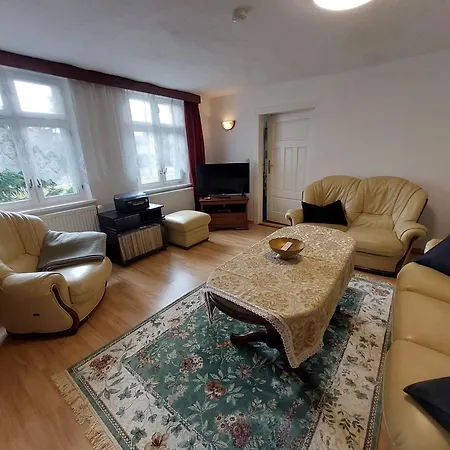 Reetgedecktes Ferienhaus بيت للعطل