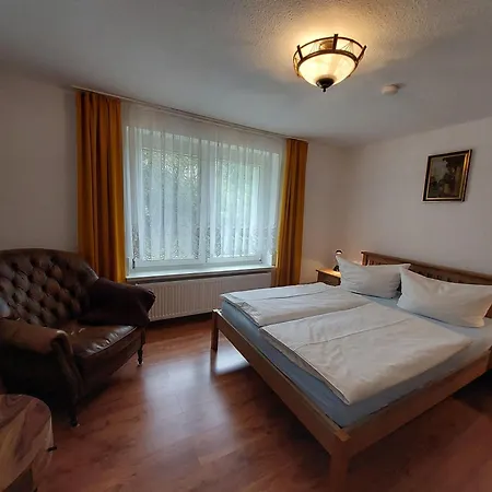 Reetgedecktes Ferienhaus بيت للعطل Ulrichshorst